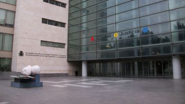 Tribunales: Once años de prisión por violar y amenazar con un martillo a su pareja en Ontinyent