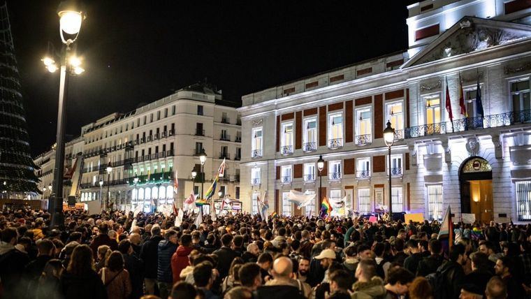 Miles de personas claman contra Ayuso por los recortes de los derechos LGTBI