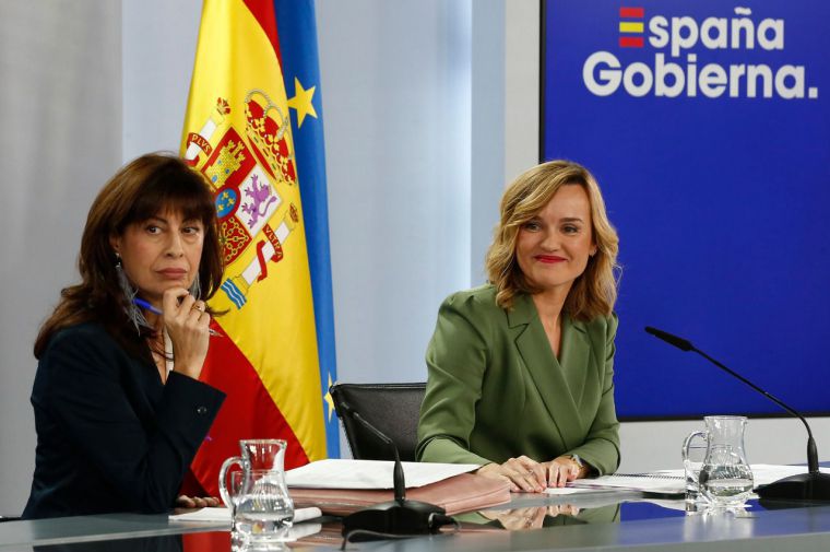 El nuevo Gobierno tira de feminismo para aprobar su primera ley