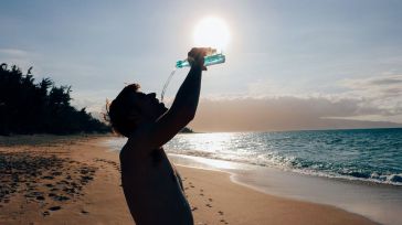 Agua embotellada: Ingerimos unos 262 microgramos de plástico cada año