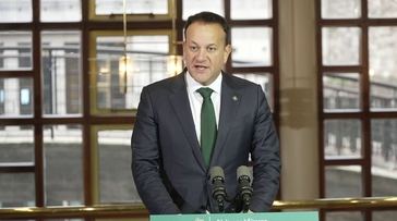 El primer ministro irlandés apoya a la inmigración masiva tras los apuñalamientos de niños