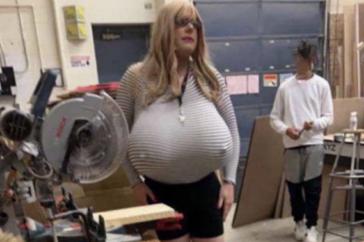 La famosa maestra trans con grandes senos protésicos regresa a clase
