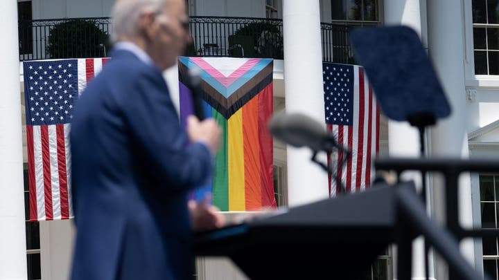 La Casa Blanca pudo violar el Código de la Bandera de EE. UU. por exhibir la del Mes del Orgullo