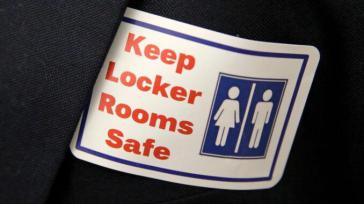 El gobernador de Arkansas firma una ley que prohíbe los baños para personas transgénero en las escuelas