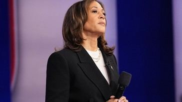Trump Revoca Protección de Seguridad a Kamala Harris, Generando Críticas por Riesgos a Su Seguridad
