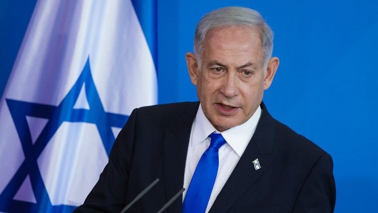 Activistas utilizan una réplica de la cabeza de Netanyahu como balón en protesta frente a la ONU