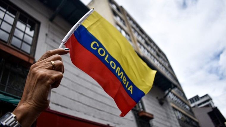 Colombia y Perú aumentan tensiones por bandera en territorio disputado