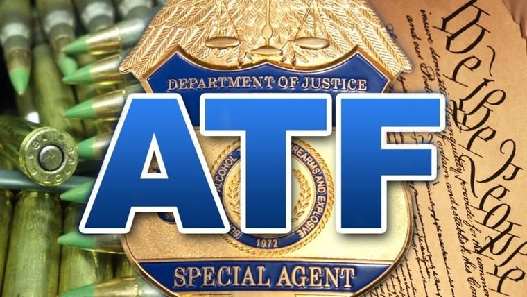 Ex-agente del FBI revela posible operación encubierta de la ATF vendiendo interruptores Glock ilegales