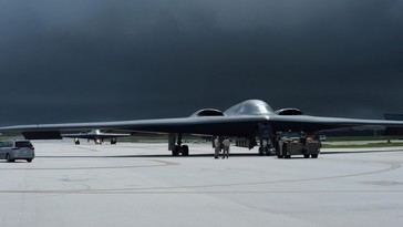 Funcionario de EE.UU. critica y borra tuits sobre bombardeos a Irán