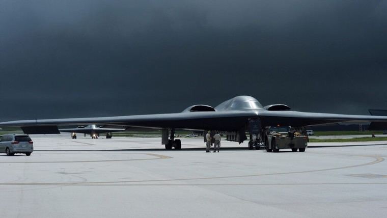 Funcionario de EE.UU. critica y borra tuits sobre bombardeos a Irán