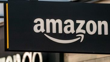 Amazon presenta su robot táctil Vulcan y genera controversia sobre la automatización en almacenes