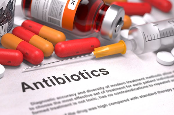 El uso excesivo de antibióticos genera resistencia bacteriana duradera, advierte un estudio