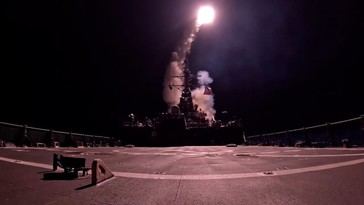 EE.UU. intensifica ataques a Irán con misiles desde el mar