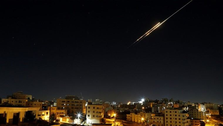 Escalada de ataques entre Israel e Irán continúa en medio de tensiones internacionales
