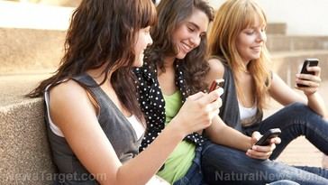 Australia refuerza la prohibición de redes sociales para menores de 16 años con multas de $99 millones