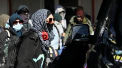 Familias australianas de IS en Siria son devueltas tras intentar regresar a casa