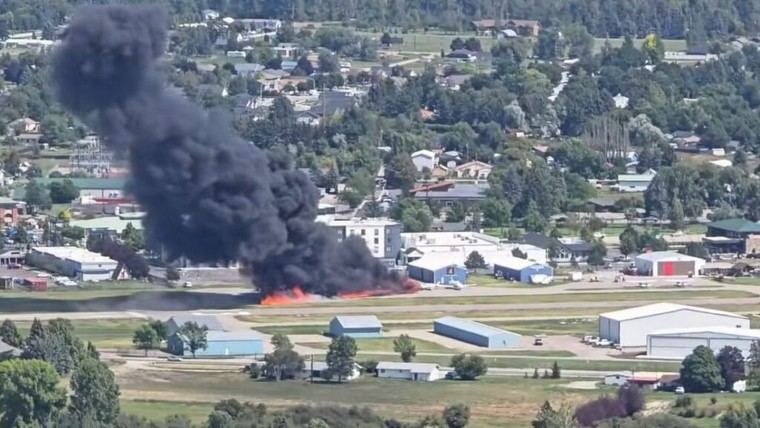 Colisión de avionetas en aeropuerto de EE.UU. provoca incendio