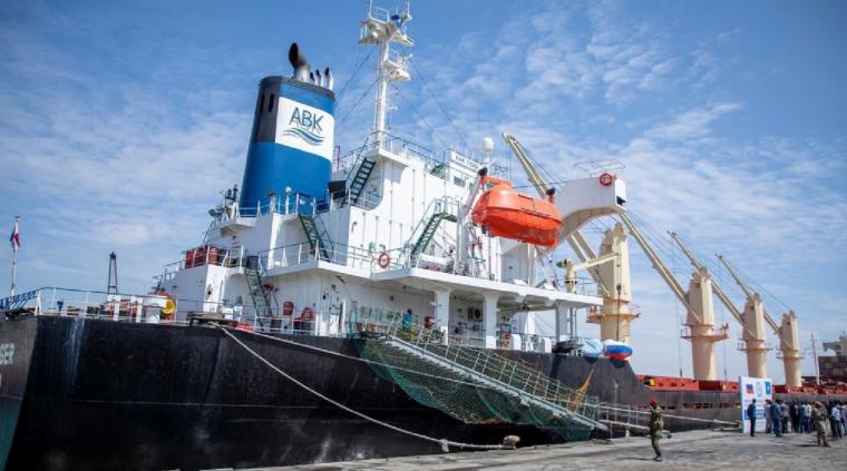 El primer buque con grano gratuito procedente de Rusia llega a África