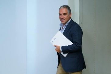 Bendodo critica la obligación de tributar a propietarios de viviendas okupadas sin ingresos