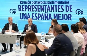Bendodo convoca a portavoces autonómicos para fortalecer la coordinación del PP