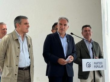 Bendodo critica al Gobierno por ignorar la Constitución mientras Sánchez sigue de vacaciones