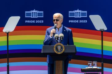 El 'Orgullo' desviado de Joe Biden expuesto cuando la Casa Blanca se convirtió en un club de striptease para personas influyentes transgénero de TikTok