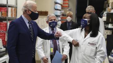 Joe Biden sorprende con un masivo plan de US$ 5 mil millones para desarrollar una nueva vacuna contra el Covid