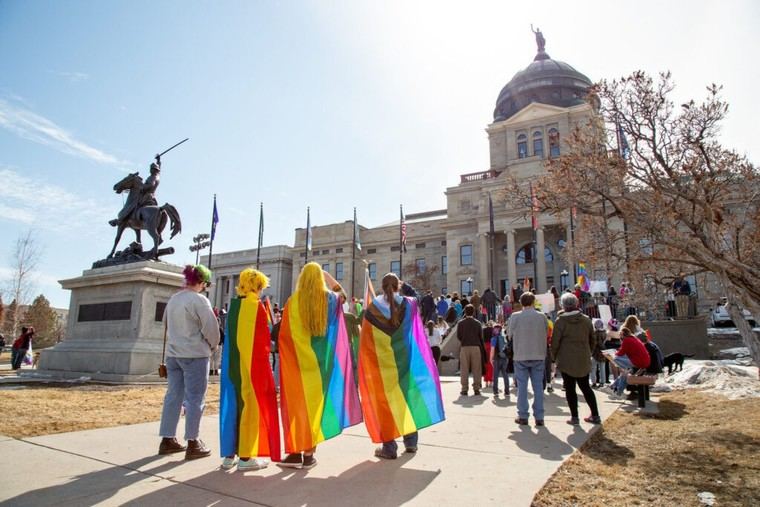 Montana Prohíbe a Hombres Biológicos en Deportes y Baños de Mujeres