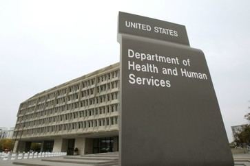 Experto en bioseguridad crítico de vacunas mRNA es despedido del HHS
