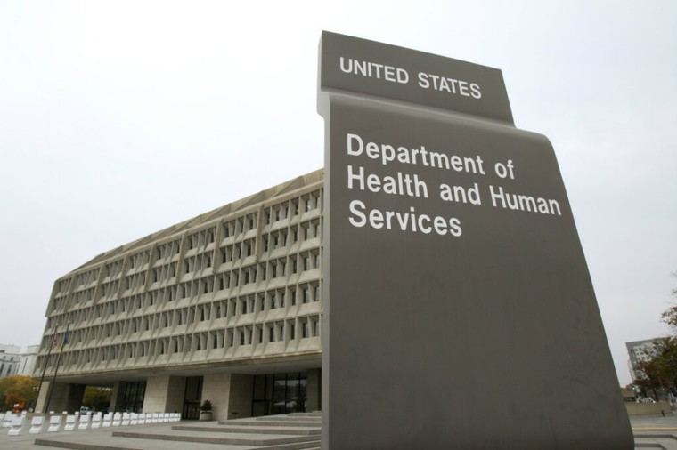 Experto en bioseguridad crítico de vacunas mRNA es despedido del HHS