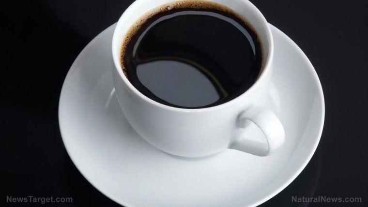 El café negro podría prolongar la vida, pero los refrescos azucarados anulan sus beneficios, revela un estudio
