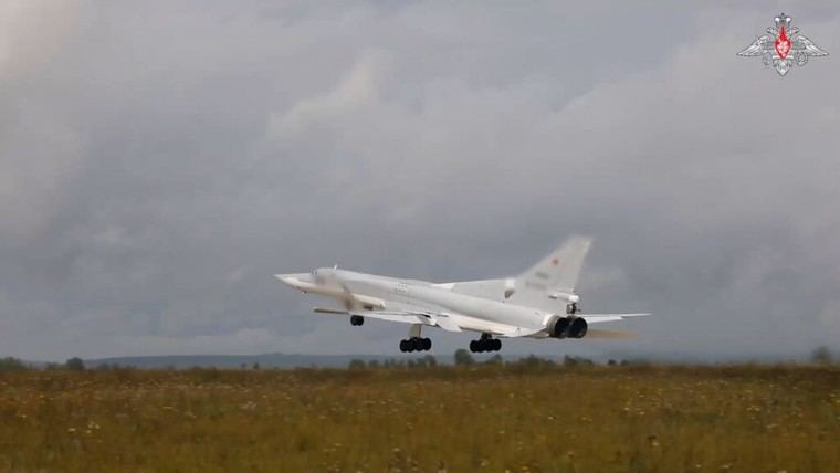 Bombarderos rusos realizan patrullaje en el mar de Barents