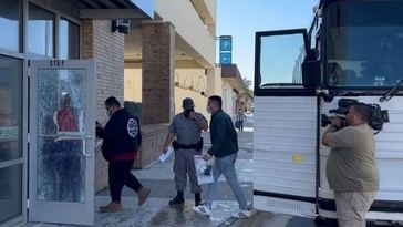 Descubren casa de seguridad en Texas con 43 migrantes en condiciones deplorables