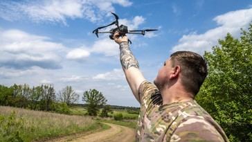Ucrania enfrenta grave escasez de drones FPV, según informes militares