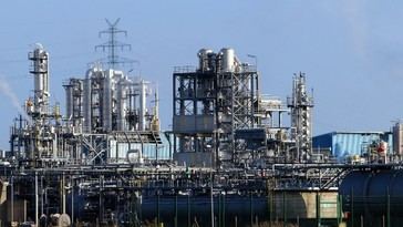Cierre de refinerías en California pone en riesgo la seguridad militar y eleva la dependencia del combustible extranjero