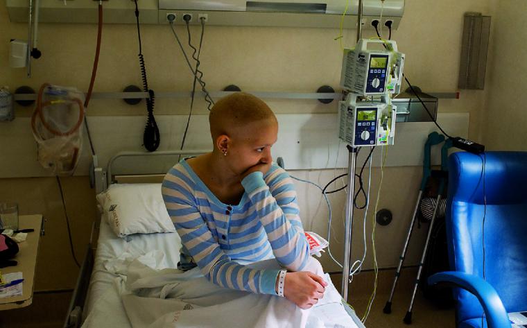 Reino Unido revelan que los jóvenes están muriendo de cáncer en tasas alarmentes