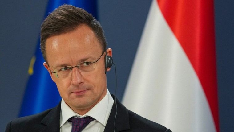 Canciller húngaro se burla de Polonia por amenazas contra el avión de Putin