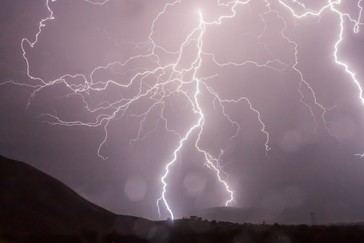 Avisos de tormenta en Cantabria: alerta naranja y amarilla activa esta tarde