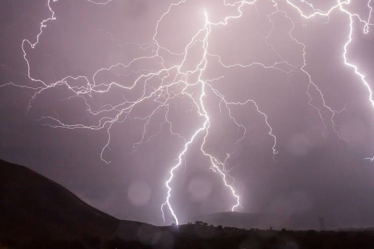 Avisos de tormenta en Cantabria: alerta naranja y amarilla activa esta tarde