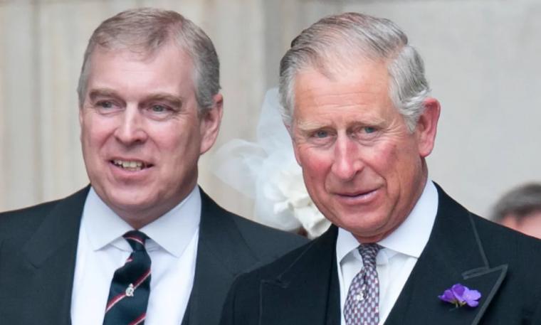 El rey Carlos desaloja al príncipe Andrés del Palacio de Buckingham