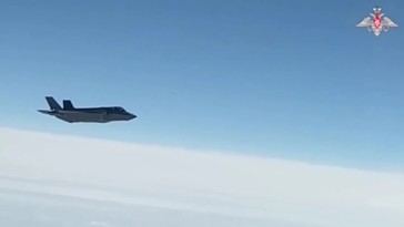 Cazas internacionales acompañan a bombarderos rusos en vuelos sobre aguas neutrales