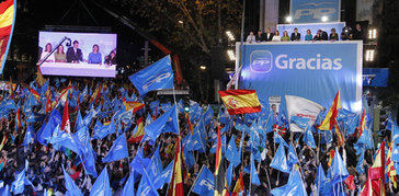 La ola azul del PP acerca a Feijóo más a La Moncloa