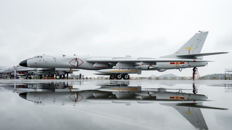China envía bombarderos avanzados a islas en disputa en el Mar de China Meridional