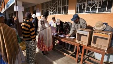 Finalizan las votaciones en Bolivia y comienza el recuento de votos