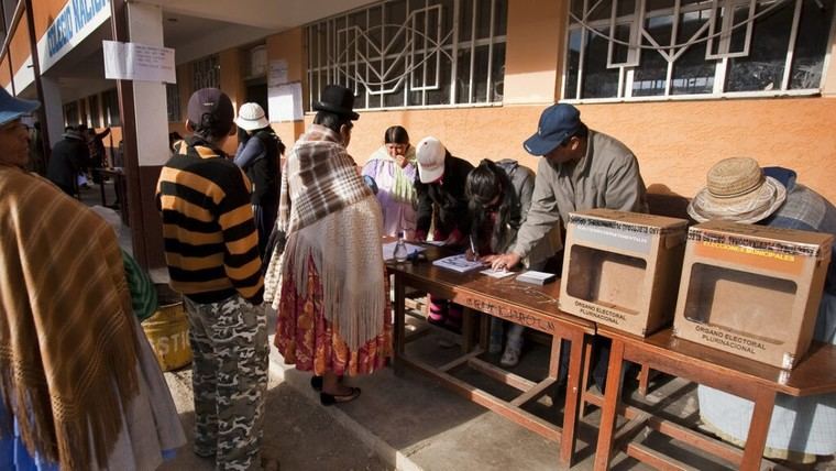 Finalizan las votaciones en Bolivia y comienza el recuento de votos