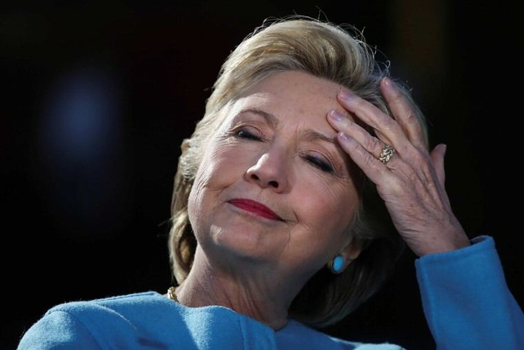 Clinton Llama a Atacar a Trump en Reuniones del Día de los Caídos