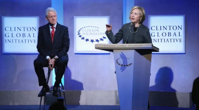 La Fundación Reconstruir Ucrania de los Clinton está desplumando al público