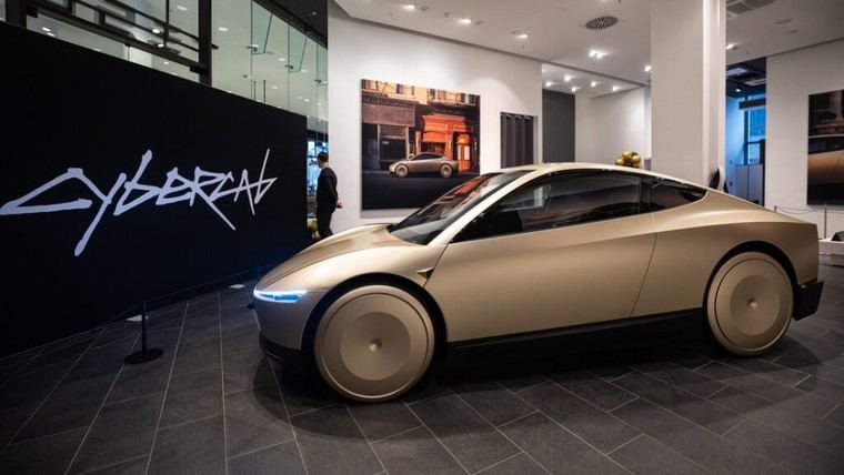 Tesla se ve afectada por aranceles de Trump y suspende producción de nuevos modelos
