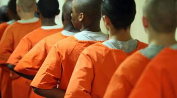 Proyecto de ley para permitir que los asesinos con cadena perpetua reciban sentencias reducidas