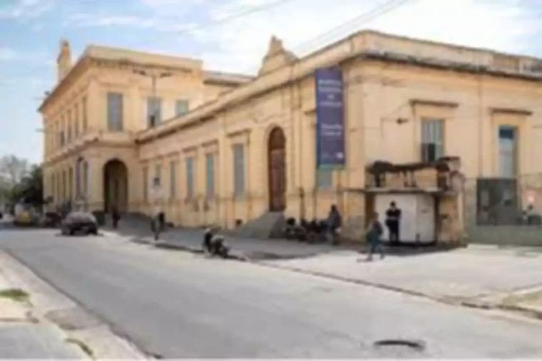 Joven de 18 años herida de gravedad en asalto por un celular en Córdoba
